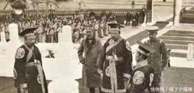 东西并非|上世纪专家去故宫修文物,在龙椅夹层中发现一物,让专家啼笑皆非!