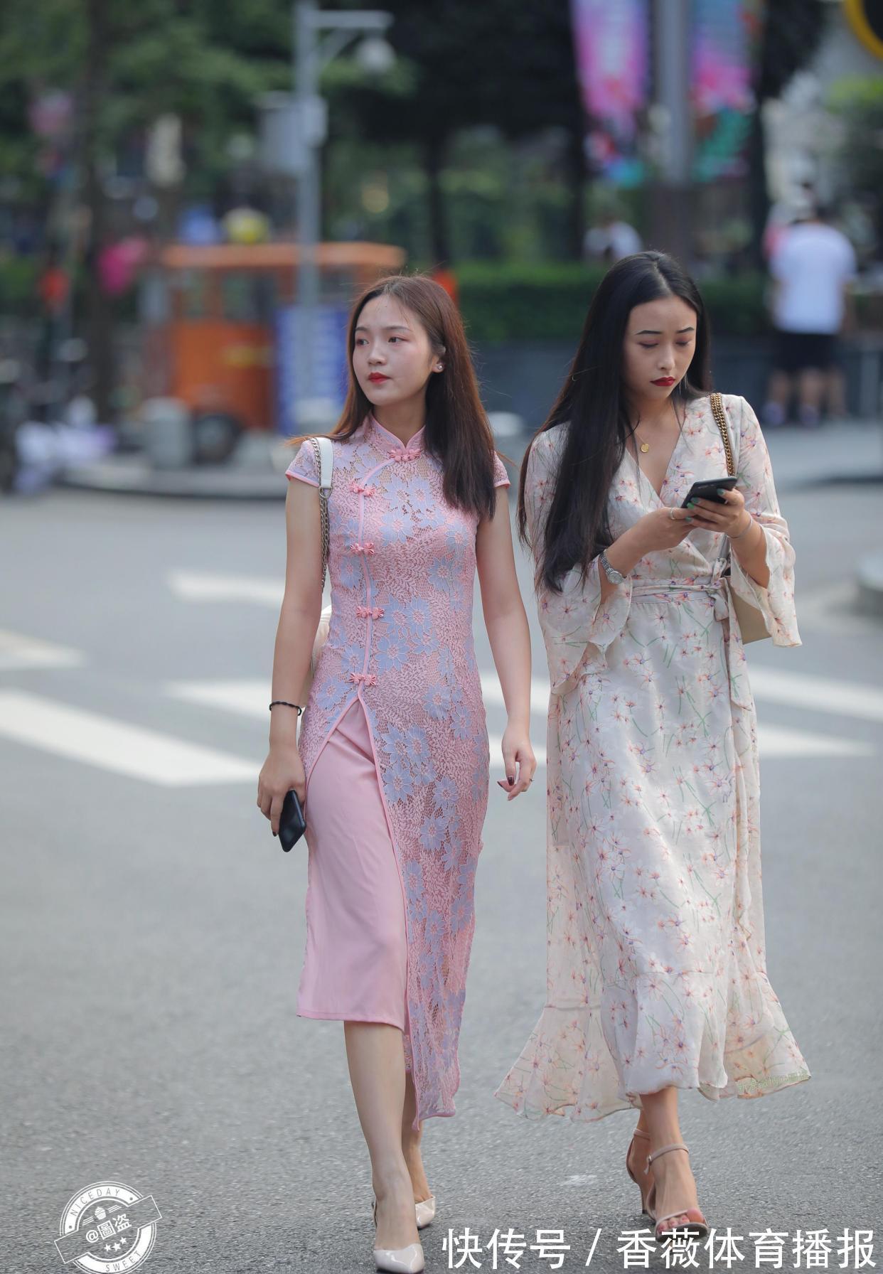 色调 红色背心搭配黑色裙子,分分钟秀出好气质