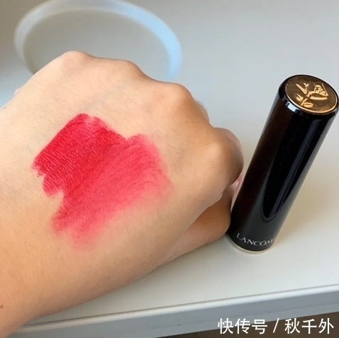 滋润型 嫌自己口红拔干不持久？那是你不懂怎么选，学会这四招不花冤枉钱