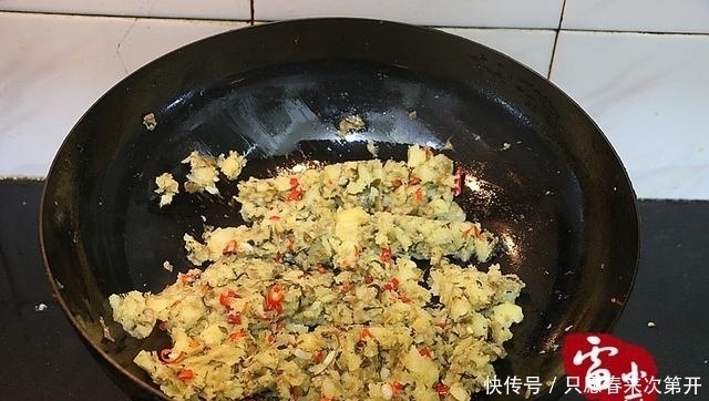 老奶|目前为止,吃过的土豆最好吃的做法,一勺一勺的根本停不下来