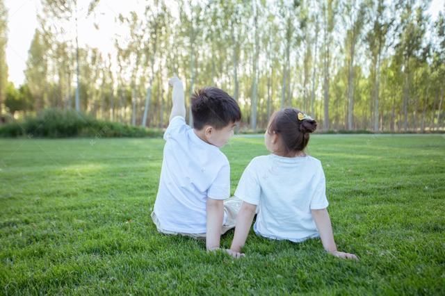 营养物质|最毁孩子视力的,不是你不让看的“手机”,也不是电视,而是它