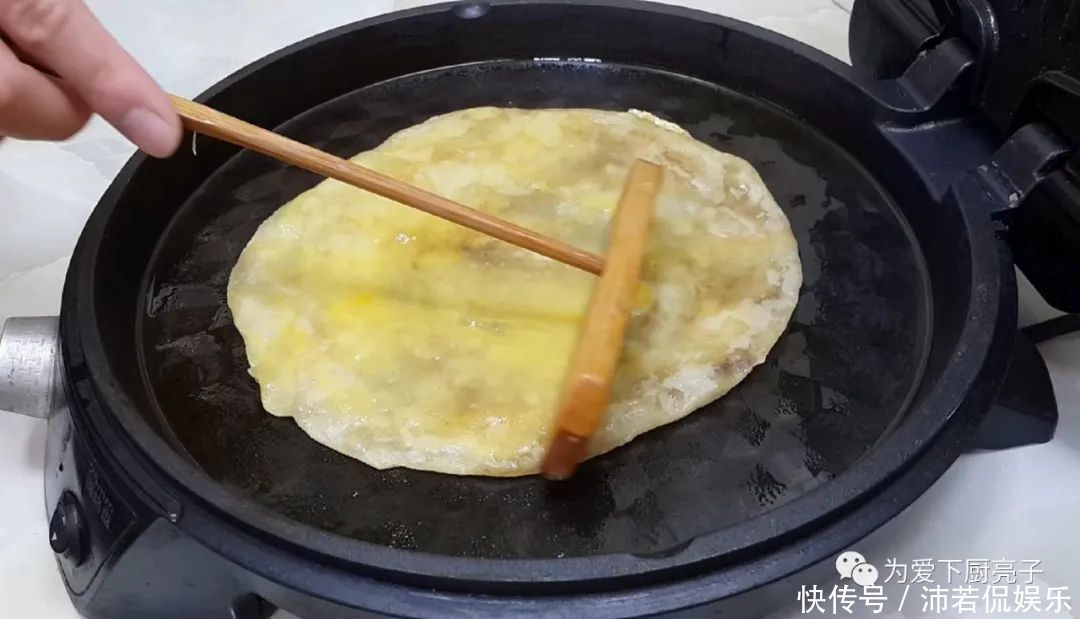 鸡蛋|烙饼这么做太香了,加3个鸡蛋,比手抓饼还香,做一次三天不起早
