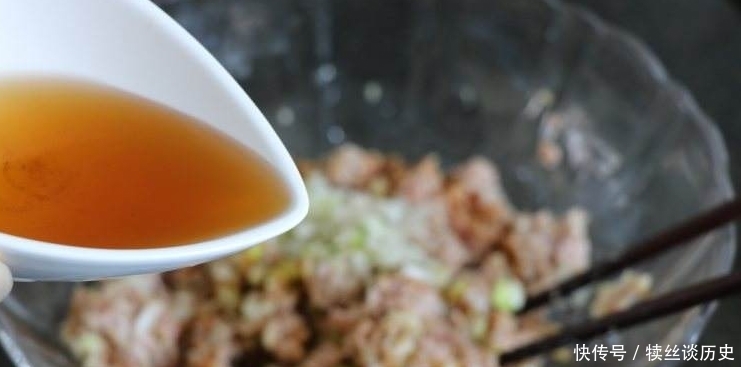 调料|拌馅时,2种调料不能放,很多人每次都放,所以饺子又干又柴不香