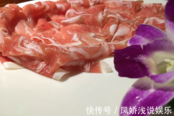 牛奶|年纪大了，骨头容易变脆，专家建议：除了牛奶，也可常吃4物