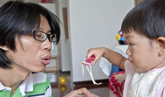 医生再次强调:别再这样喂孩子,容易积食不说,还影响大脑发育!