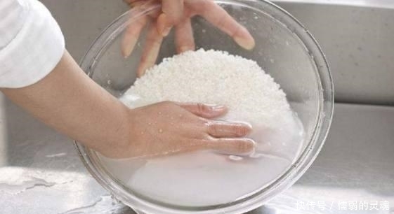 洗米的水别再倒掉了,常这样用,绝对会有你意想不到的好处