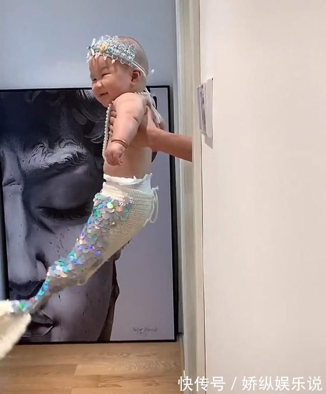 美人鱼|妈妈将儿子打扮成“美人鱼”,珠光宝气的模样萌翻了,网友人工饲养的