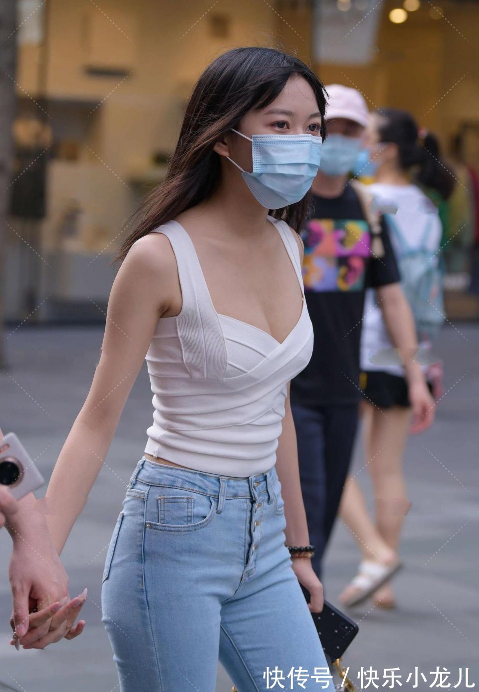 抗过敏性|越看越有味道的辣妈,身材干瘦不显胖,越看越有富贵阔太味