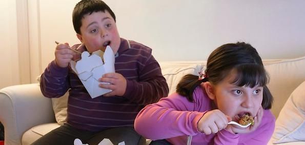 瘫软|7岁男孩脑血管爆裂死亡,医生说出原因,爸妈瘫软在地悔不当初