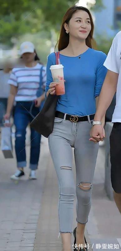 牛仔裤|蓝色长袖衫配紧身牛仔裤,显苗条身材,知性优雅