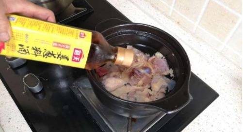 这才是鸽子汤的最正确做法，汤浓肉嫩不腥气，秘诀全都告诉你
