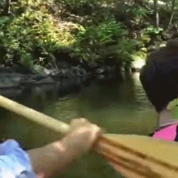 |搞笑GIF:小姐姐真是个狠人 下次过来记得带个铁盆