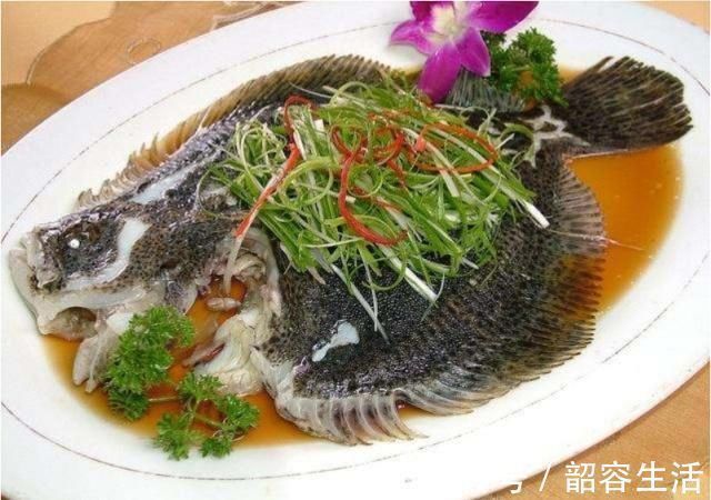 蒸鲈鱼时,这种“调料”可别放!很多人做错,难怪腥味重还不嫩