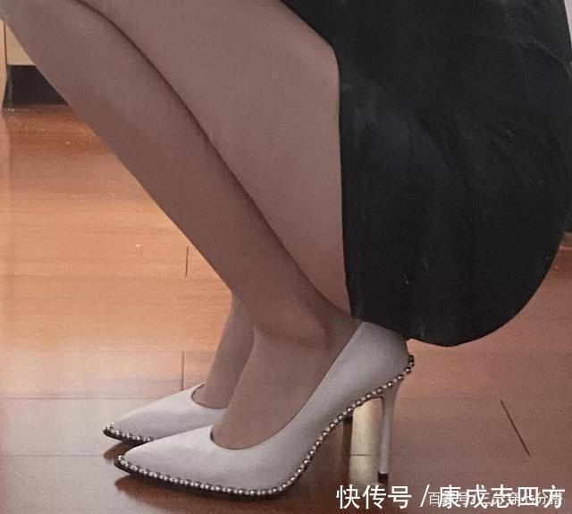 铆钉高跟鞋 性价比超高的铆钉高跟鞋,上脚之后舒适感还可以,难道它不香吗