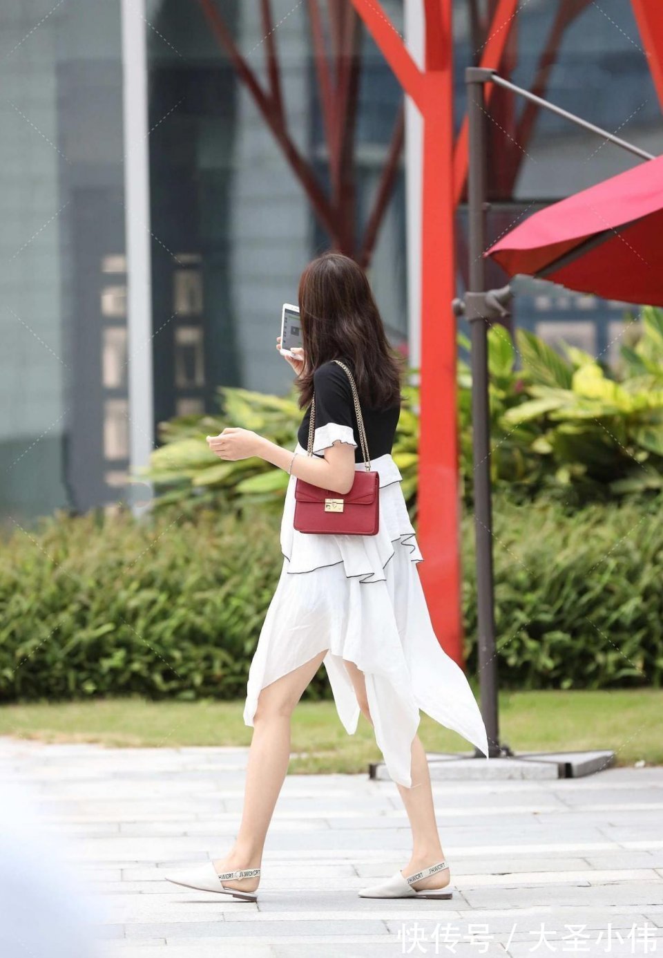 微胖|美女街拍:微胖的小姐姐,她看起来像个“女强人”,不知道在哪里工作