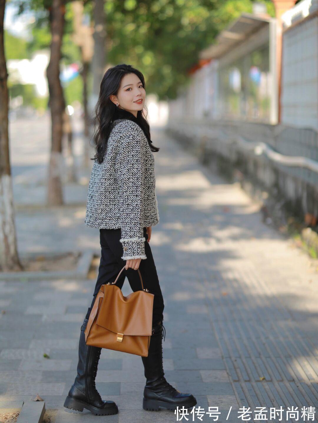 搭配|秋天精选:时尚博主小姐姐演绎针织连衣长裙+打底衫,优雅与个性