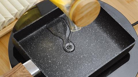 芝士|我一口气连吃5个！又酥又软一咬爆浆，2分钟就能学会这做法