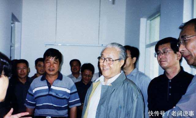重庆升格为直辖市后,他是首任市委书记