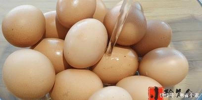 制作五香茶叶蛋有窍门,步骤详细,香味十足,一次能吃10个