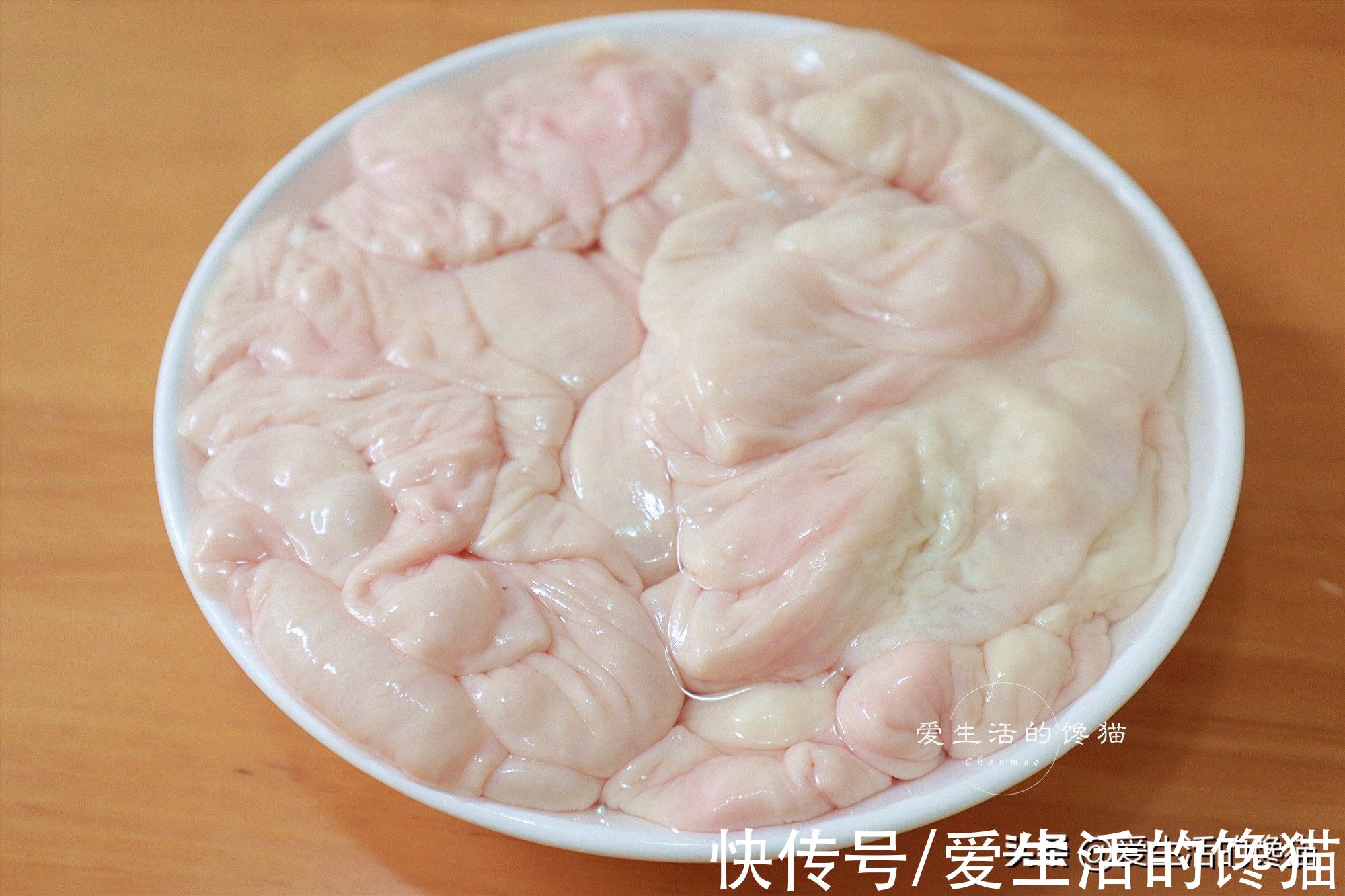 洗猪大肠，千万不要加盐洗，用这2样洗，5分钟去腥除臭，超干净