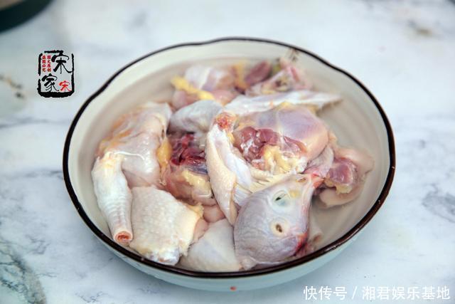 芋头|夏天,女人要多吃这碱性食物,4元一斤,价格便宜还对头发好