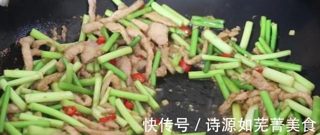 脆嫩|炒蒜苔里时，切记不要直接下锅，多加2步，出锅脆嫩又入味太香了！