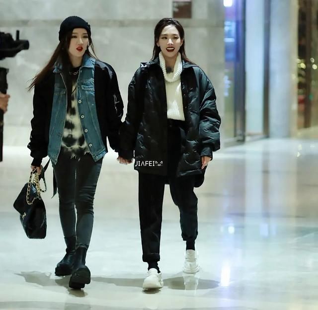 王霏霏孟佳姐姐团综再合体 粉丝笑称先导片及饭拍像极了狗仔偷拍