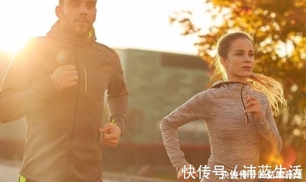 伤身|早上跑步好还是晚上跑步好？跑错反而伤身，需注意什么