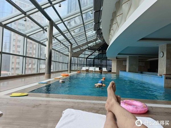 手臂|蛙泳、自由泳不是最好选择？露头游才是最高境界，不同仰泳姿势教程