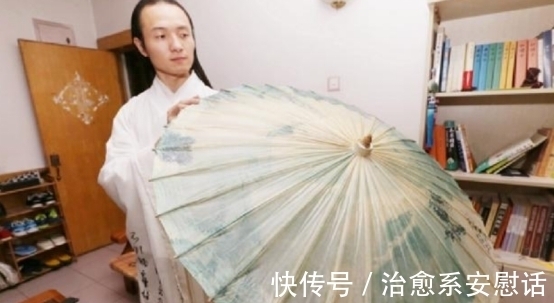 大学梦|西安90后男子长发及腰，无视一路非议和嘲讽 ,坚持汉服加身10年