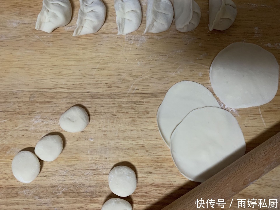 这菜2块钱一斤,一年四季都有,用来包饺子太香了,家人都爱吃