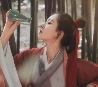 古风脸 女孩子脸上有“3特征”,是罕见的“古风脸”,看你适不适合穿古装