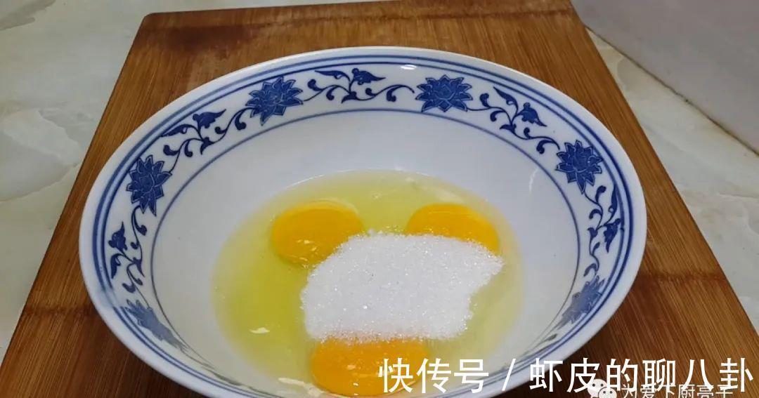 第一次用电饼铛做蛋糕,没想到这么简单,孩子说比卖的香,真解馋