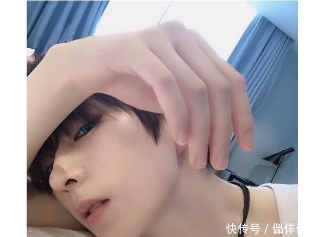 想到|coser熊祁公布日常装,一张制服图,想到了“高冷校草爱上我”!