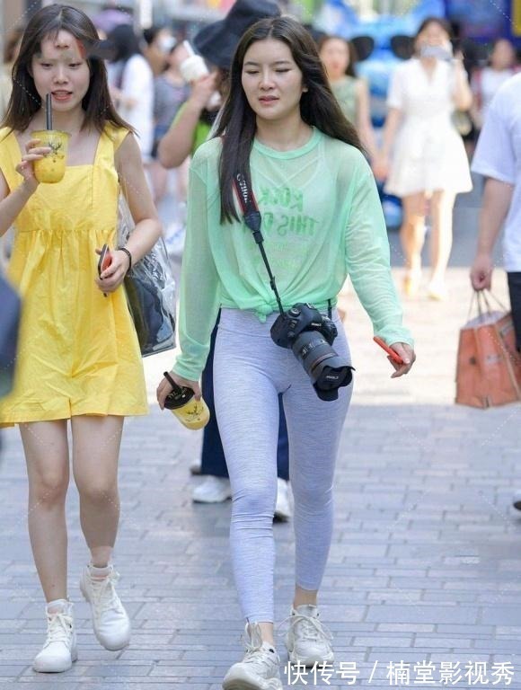 新穿搭 夏日新穿搭,防晒衣配健美裤,穿出简约又朦胧的美,好看又有范!