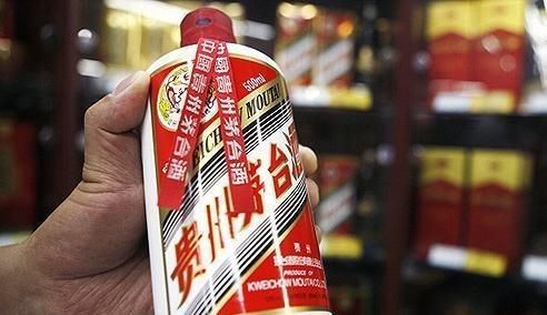 茅台酒应“横放”还是“竖放”？多数人不懂，白白可惜了一瓶好酒