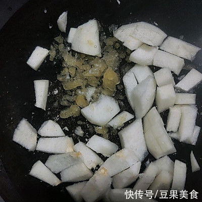 懒人最爱的冰糖雪梨柠檬水来啦！简单又好吃