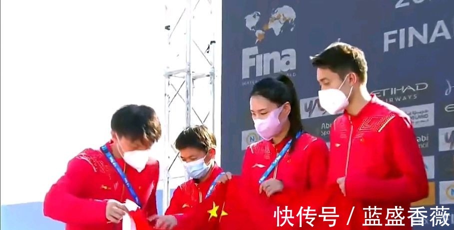 全运会|全红婵哪去了14岁天才探出小脑袋观察,看到国旗赶紧行动起来!