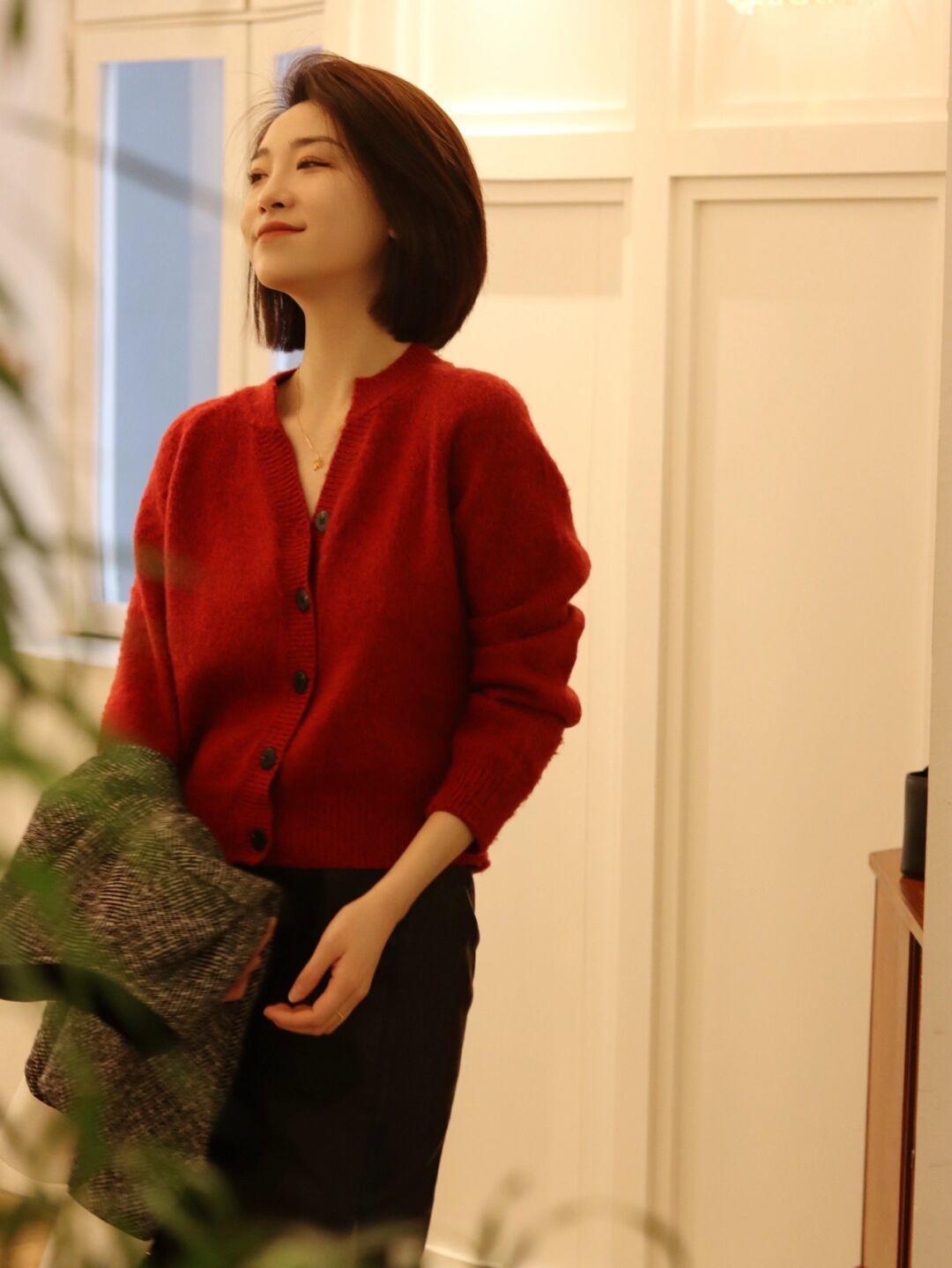 包臀裙 “开衫”的高级穿法是这样的,保暖舒适又温柔,每一套都能照穿