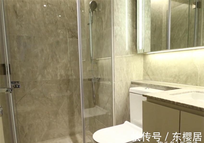 小两口|小两口买下21㎡婚房,巴掌大的家挤出“双客厅”,生活去繁从简