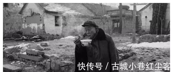 姑姑们|故事:自幼成孤儿,爷爷养大死后安葬爷爷,还魂夜爷爷救他一命!