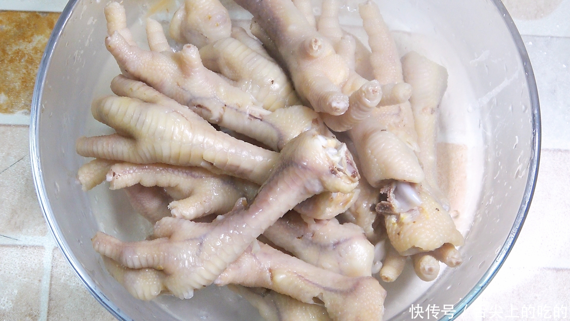 鸡爪去骨新方法,一根牙签就搞定,简单快速又完整,真实用