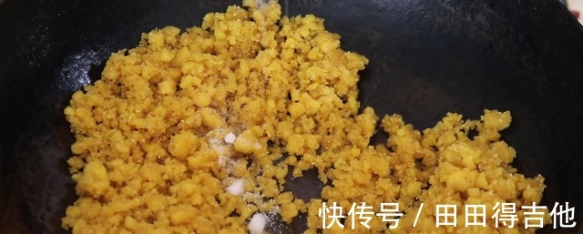 吃法|玉米面倒进滚烫的锅中,秒变美食,比油条还好吃,吃得太香了!