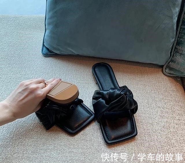 脚背 是时候穿凉鞋了!今年流行这几款,清凉显脚小!