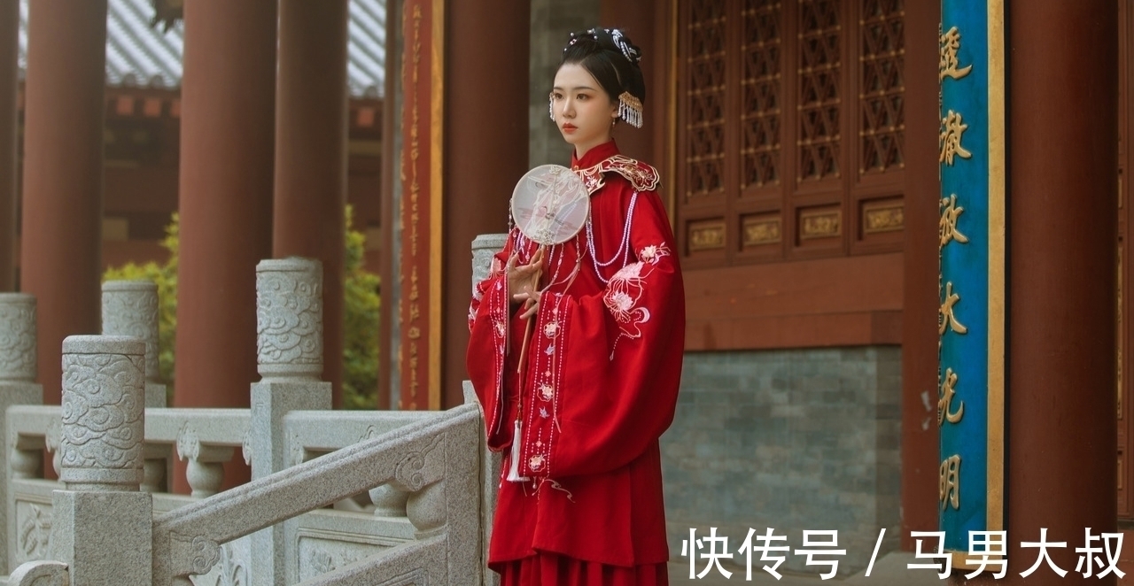 江天愁#感怀·五律:落子缘无解,书心墨有伤。江天愁似我,相看两苍茫