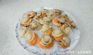 扇贝肉蒸粉丝,配上蒜蓉酱,儿子说特别好吃,终于解馋了