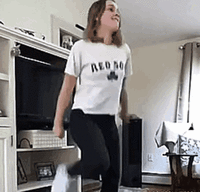 |搞笑GIF:今天和女朋友出门忘记带药怎么办