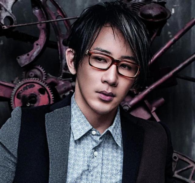 何晃杰|从“家喻户晓”再到“跌落神坛”,刘谦都做了哪些荒唐事?