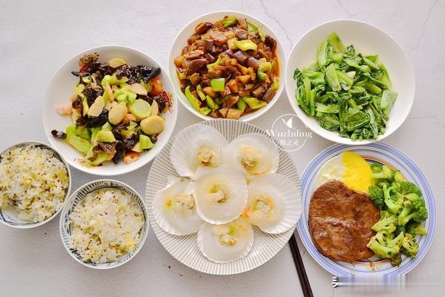 结束房贷的日子，伙食吃得很丰盛，顿顿有荤菜，真满足