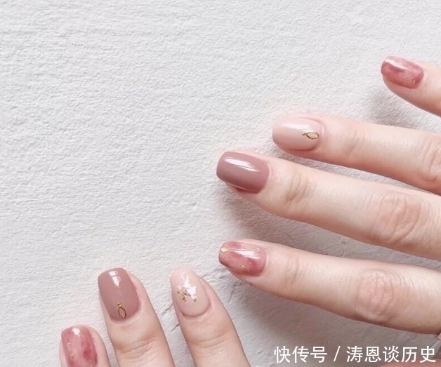 最近流行“秋冬+气质美甲”,款款自带滤镜,直男看了都心动!